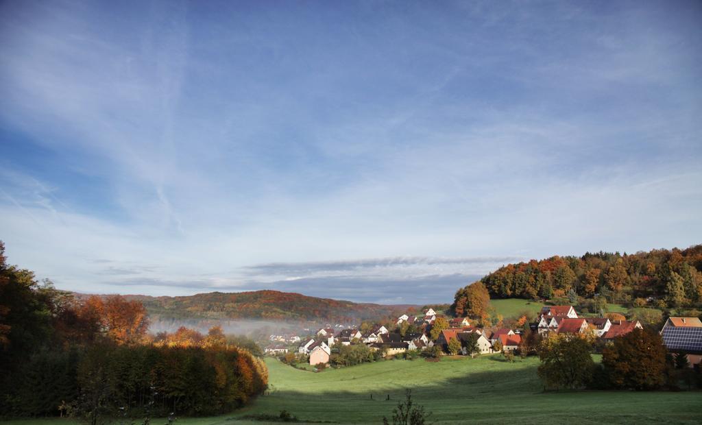 Landidyll Hotel Zum Alten Schloss Kirchensittenbach Zimmer foto
