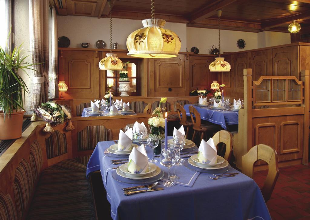 Landidyll Hotel Zum Alten Schloss Kirchensittenbach Exterior foto